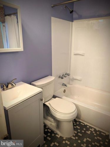 447 Hemlock Ter, West Deptford NJ  08096-2813 exterior