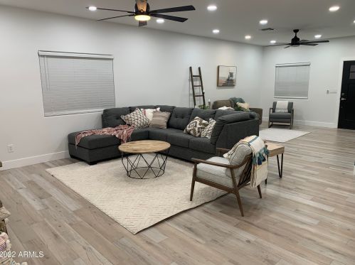 2022 22 Pl, Phoenix AZ 85042-8100 exterior