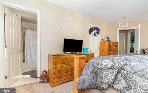 15 Sussex Dr, Carlisle PA 17013-4804 exterior