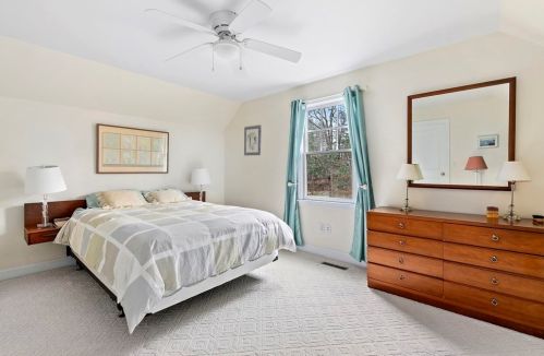 59 Crestview Rd, Milton MA 02186-3648 exterior