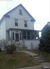 52 Porter Ave, Bergenfield, NJ 07621-3106