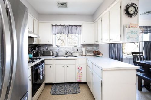 38 Clearview Ave, Fall River MA 02726-4801 exterior