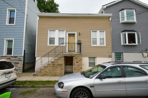 13 8th St, Belleville, NJ 07109-1117