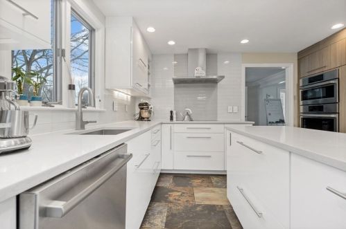 100 Manatee Rd, Hingham MA 02043-3064 exterior