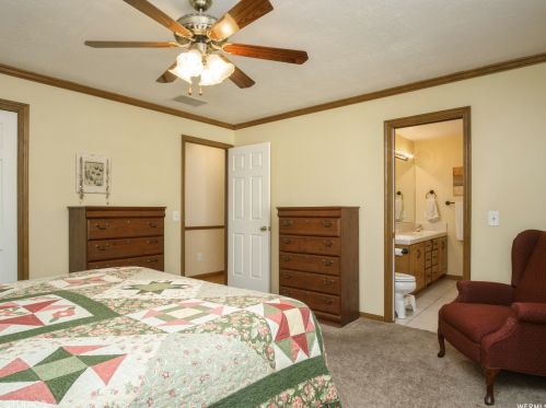 1587 Edgecliff Dr, Sandy UT 84092-4309 exterior