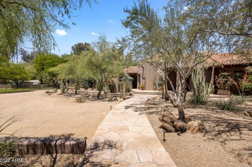 2020 Bethany Home Rd, Phoenix AZ 85014-2434 exterior