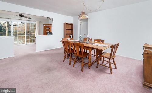 96 Lakebridge Dr, West Deptford NJ 08096-6717 exterior