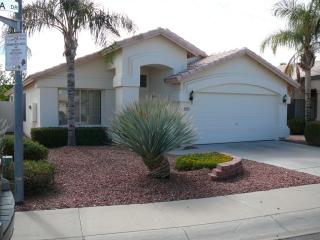 105 Helena Dr, Phoenix AZ  85022-1822 exterior