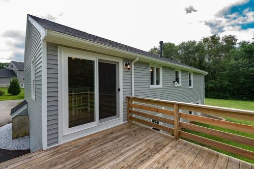 1364 Cohannet St, Taunton MA  02780-7136 exterior