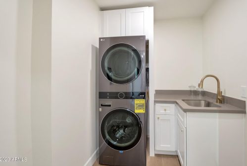 8001 11th Ave, Phoenix AZ  85021-5626 exterior