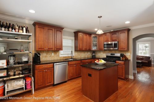 26 Orch Pl, Little Silver NJ 07739-1428 exterior