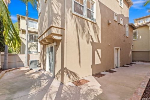 2 Ladypalm, Irvine CA 92618-4078 exterior