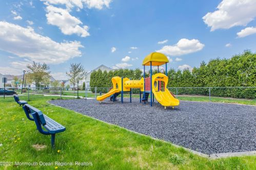 19 Brookfield Dr, Jackson Twp NJ 08527-3865 exterior