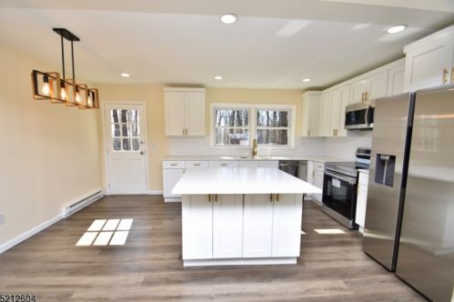 8 Evergreen Rd, Wantage NJ  exterior