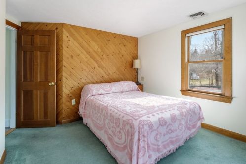 216 Hull St, Hingham MA 02043-1423 exterior