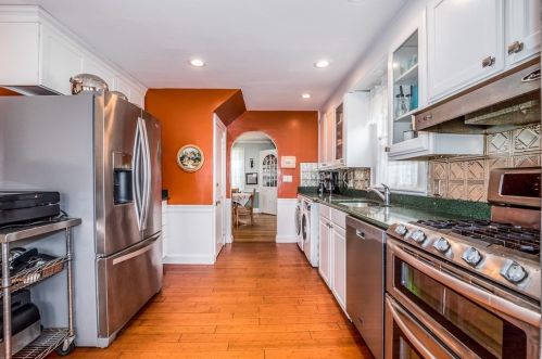 27 Fairfield St, Dedham MA 02026-1405 exterior