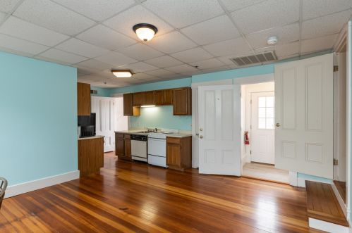 78 Main St, Falmouth MA 02540-3129 exterior