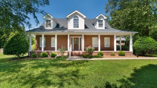 102 Stonehouse Dr, Gallatin, TN 37066-4630