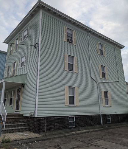 7 Viall St, New Bedford, MA 02744-2504