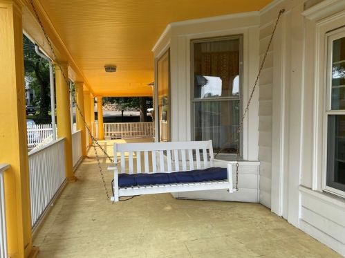 244 Pleasant St, Arlington MA  02476-8134 exterior