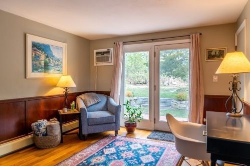 1088 Commercial St, Weymouth MA 02189-1632 exterior