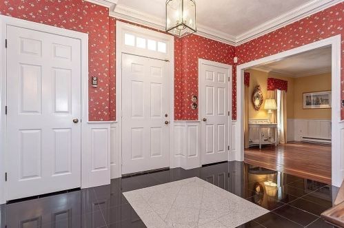 90 Countryside Ln, Milton MA 02186-4435 exterior