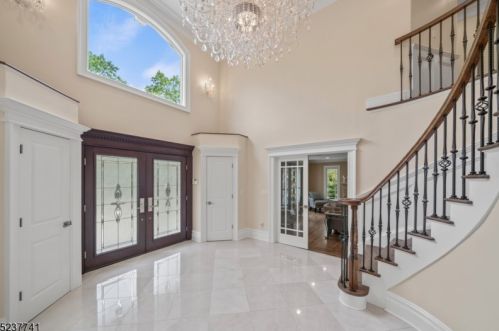 76 Pinewood Dr, Skyline Lakes, NJ 07456-1119