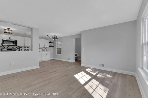 402 Daffodil Dr, Jackson Twp NJ 08527-4127 exterior