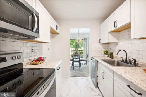 9 Maplewood Ct, West Deptford NJ 08066-2406 exterior