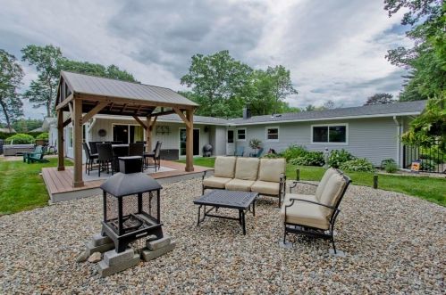 95 Llewellyn Dr, Montgomery MA 01085-2513 exterior