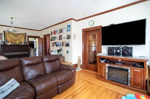 19 Almont Ave, Worcester MA 01604-3002 exterior