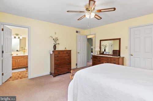 2 Wesley Dr, Carlisle PA 17015-4377 exterior