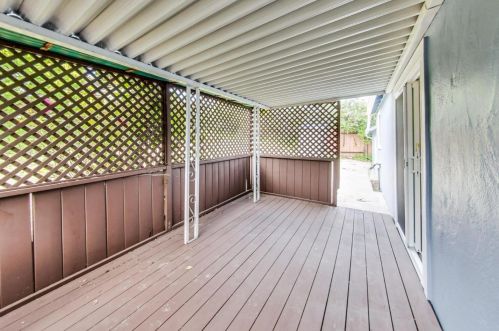 15977 Windsor Dr, San Leandro CA  94578-1415 exterior