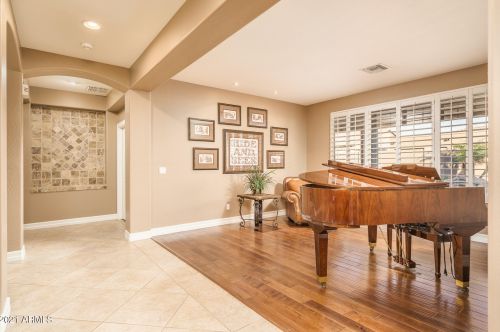 27417 60 Ln, Phoenix AZ 85035-4824 exterior