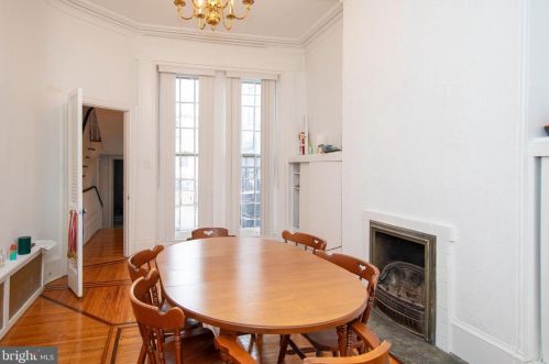 334 15 St, Philadelphia PA 19102-0010 exterior