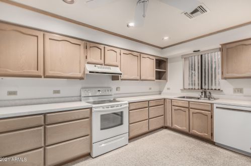 11420 Ahwatukee Dr, Phoenix AZ 85044-3102 exterior