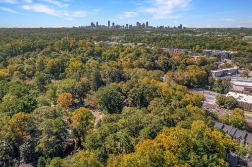 1506 Brook Valley Ln, Atlanta GA  30324-3212 exterior