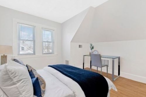 47 Linden St, Newton MA 02464-1432 exterior