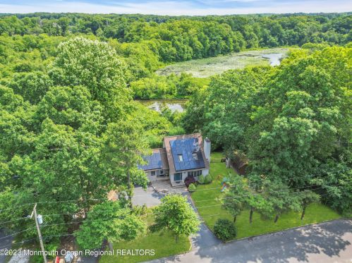 52 Lakeview Dr, Jackson Twp NJ 08527-2704 exterior