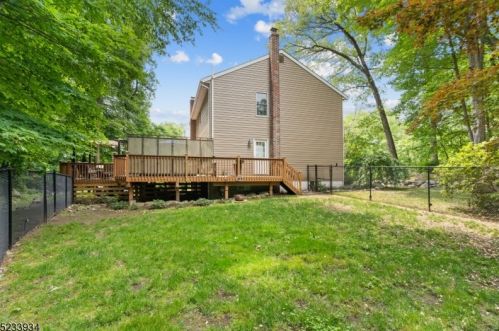 6 Cheshire Ln, Skyline Lakes NJ 07456-2743 exterior