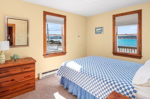 176 Central Ave, Marshfield MA 02047-6149 exterior