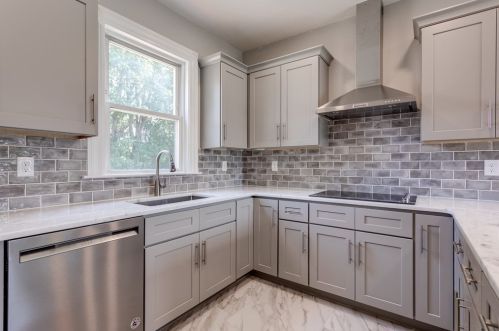 8 Latisquama Rd, Southborough MA 01772-1606 exterior