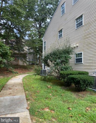 1244 Tristram Cir, West Deptford NJ  08051-2247 exterior