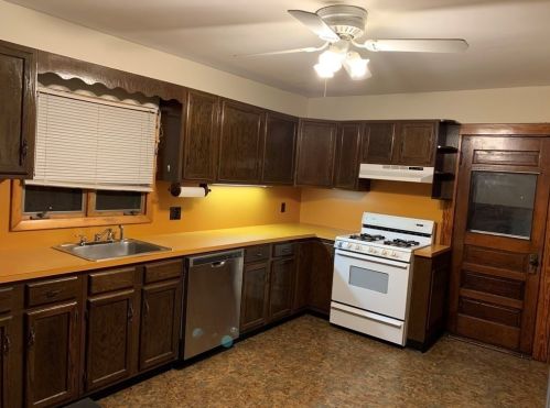 31 Glover Ave, Quincy MA  02171-2323 exterior