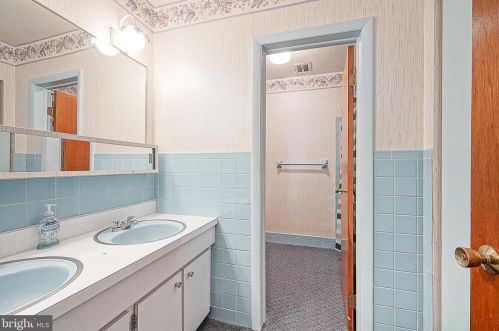 616 Chestnut Ave, West Deptford NJ 08097-1604 exterior