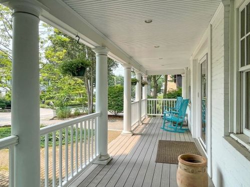 111 Elgin St, Newton, MA 02459-2301