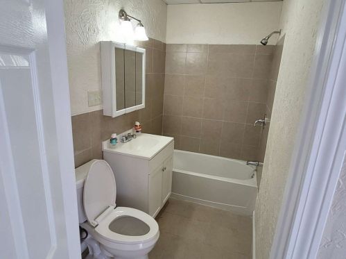 26 Hooper St, Worcester MA 01605-2748 exterior