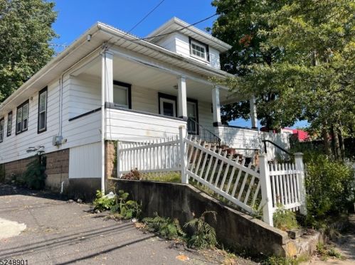 174 Greylock Pkwy, Belleville NJ  07109-2859 exterior