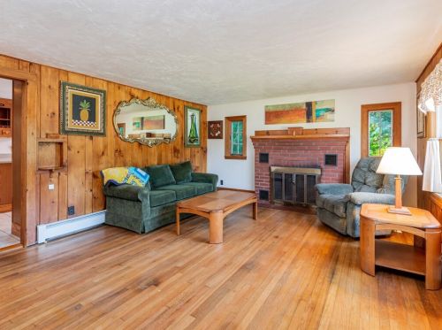 1626 Main St, Leicester MA 01524-1917 exterior