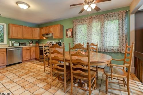 364 Skyline Lk Dr, Skyline Lakes NJ 07456-1943 exterior